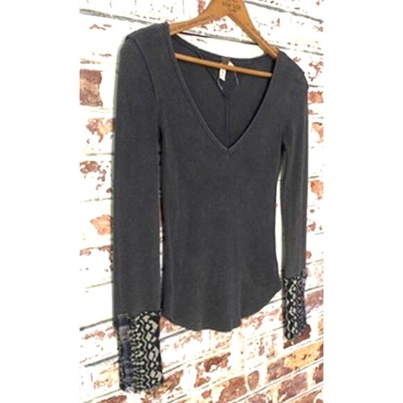 Free People We The Free Art School Cotton Blend Thermal Snap Button Cuff Blouse - Picture 5 of 10